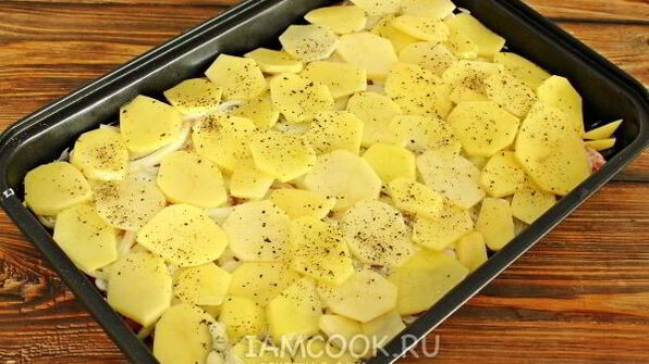 мясо по-французски с картошкой и помидорами