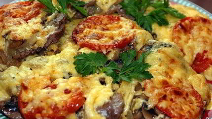 Мясо по-французски с помидорами