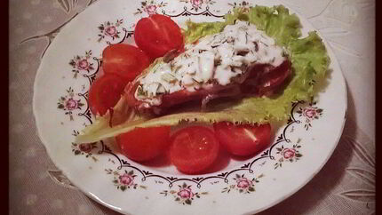 Куриные грудки в пармской ветчине под соусом из сливок и пряных трав