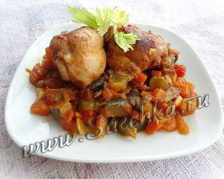 Курица в томатном соусе с чесноком