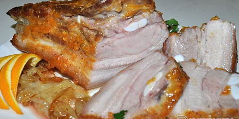 Рецепт свиной грудинки, запеченной под апельсиновым соусом
