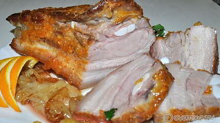 Свиная грудинка, запеченная под апельсиновым соусом