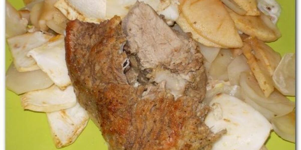 Рецепт свинины с картофелем, яблоком и сельдереем