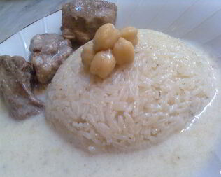 Тушеное мясо в йогурте