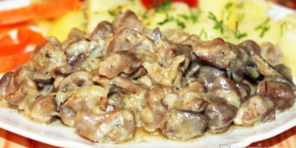 Рецепт тушеных куриных потрошек в сметане