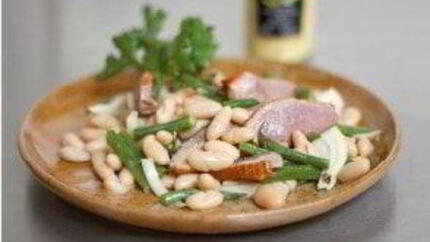 Утка с бобами