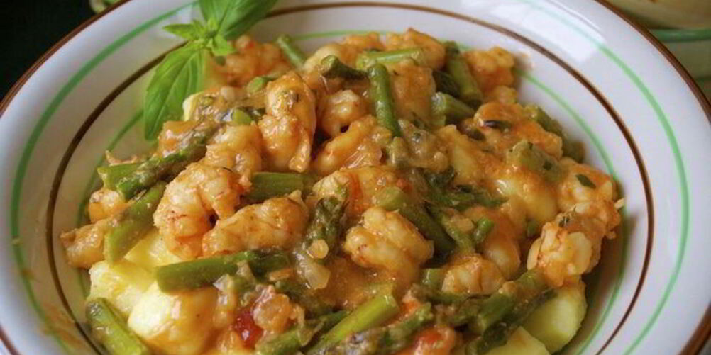 Рецепт ньокков с креветками и спаржей