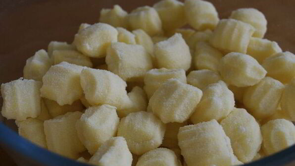 ньокки с креветками и спаржей