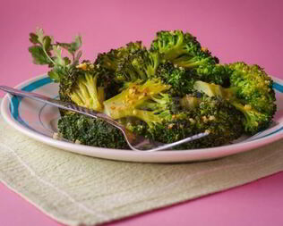 Капуста брокколи жареная