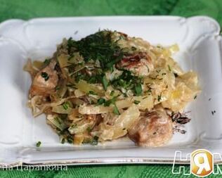 Капуста тушеная со свининой в сметане