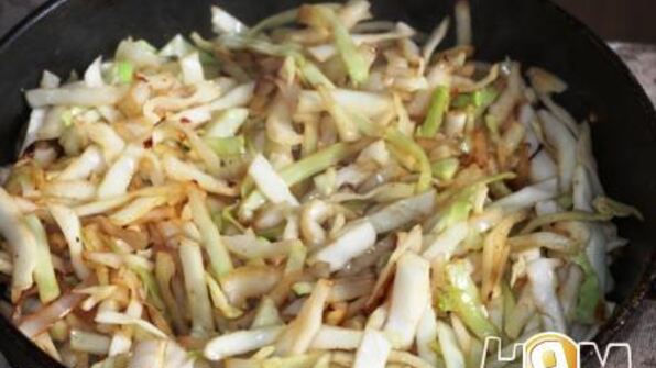 капуста тушеная со свининой в сметане