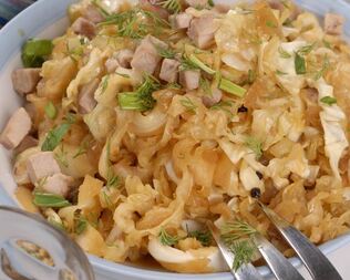 Капуста в карамели с чесноком