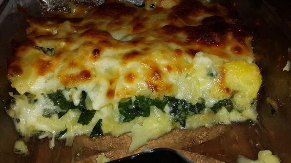 картофель, запеченный с моцареллой и шпинатом