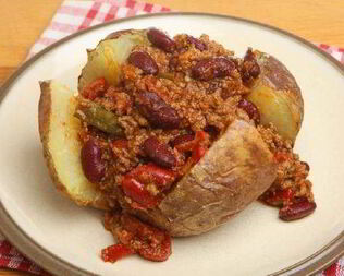 Картофель запеченный в фольге с начинкой из фарша