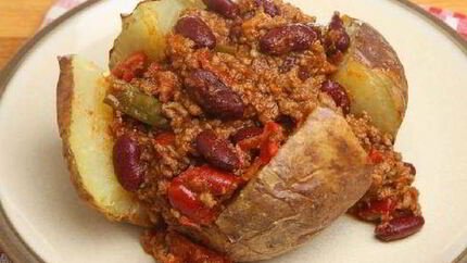 Картофель запеченный в фольге с начинкой из фарша