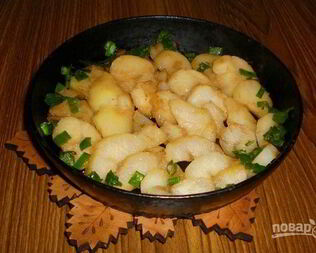 Картофель, запеченный в соевом соусе с чесноком