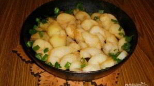 картофель, запеченный в соевом соусе с чесноком