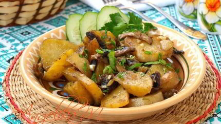 Картошка и шампиньоны тушеные в сметане