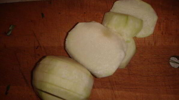 кольраби в кляре с йогуртовым соусом