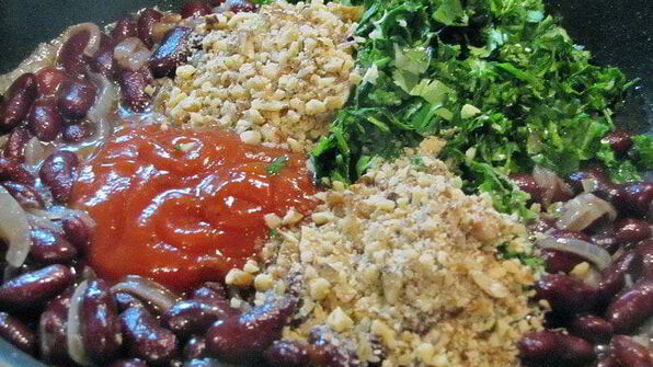 лобио и плавленный сыр с лавашом