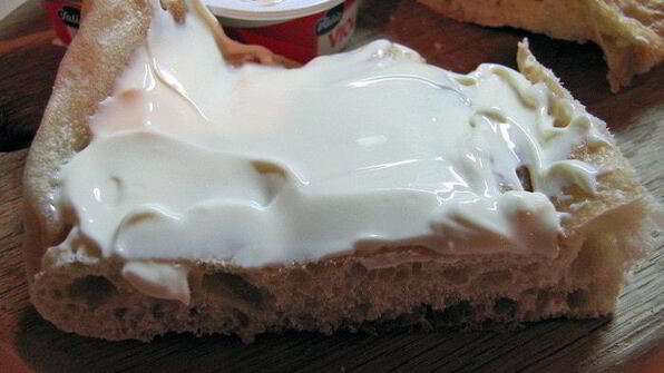 лобио и плавленный сыр с лавашом