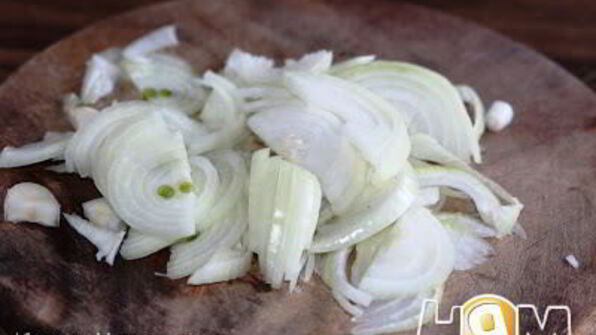 молодая капуста тушеная с луком и морковкой