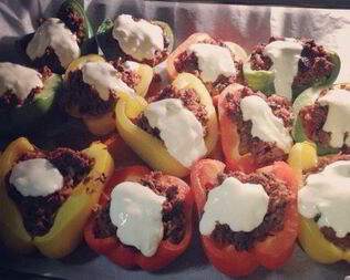 Перец, фаршированный бараньим и говяжьим фаршем