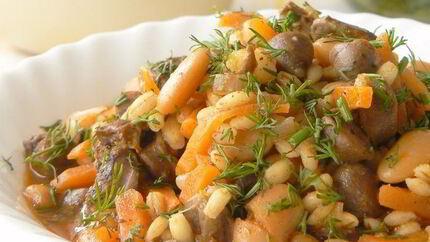 Перловая крупа с куриными сердцами и фасолью