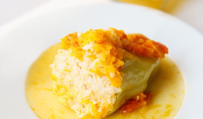 Перцы, фаршированные куриным фаршем и рисом
