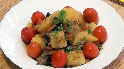 Тушеная картошка с тушенкой в мультиварке