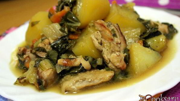 тушеный картофель с курицей и мангольдом