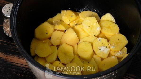 запеченная картошка с мясом в мультиварке