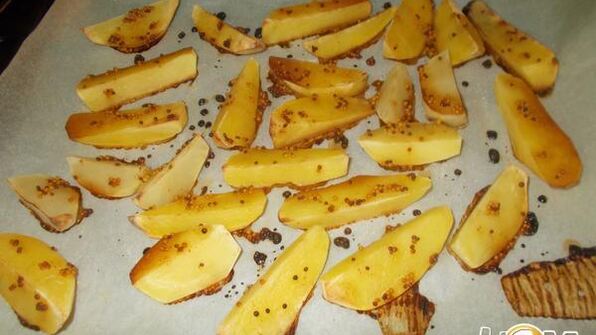 запеченные дольки картофеля