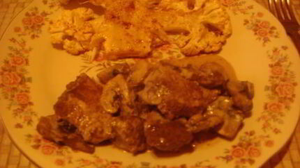 Говяжья печень с грибным соусом