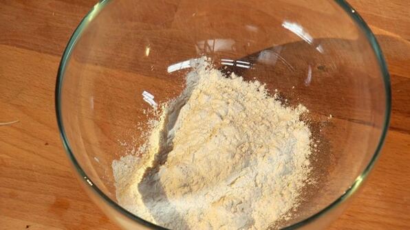 хрустящая говяжья печень с пряными персиками