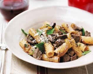 Куриная печень с макаронами