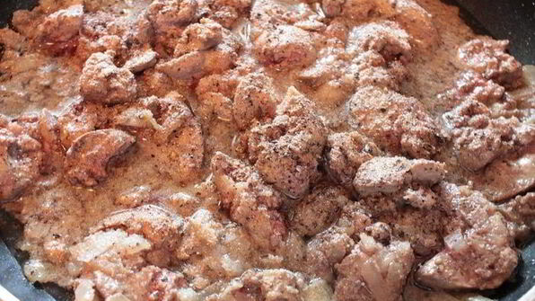 куриная печень в ароматном соусе