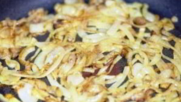 куриная печень, жареная с луком