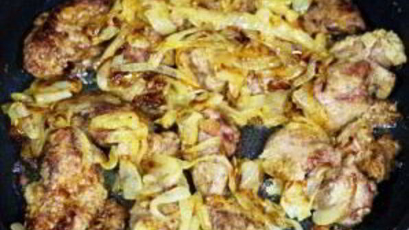 куриная печень, жареная с луком