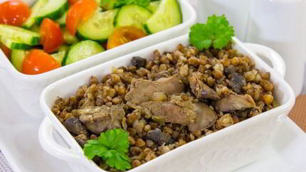 Куриная печень, жаренная с грибами и гречкой