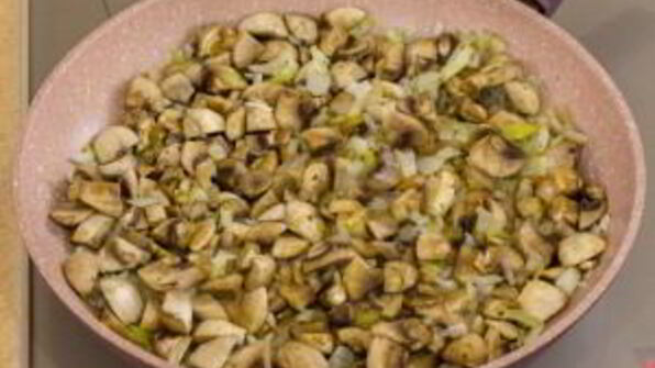 куриная печень, жаренная с грибами и гречкой