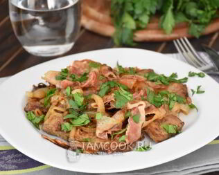 Печень жареная с белыми грибами