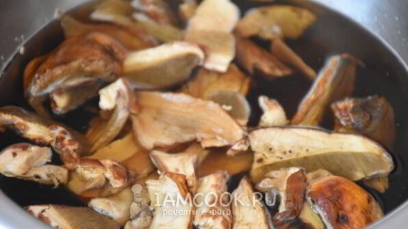 печень жареная с белыми грибами