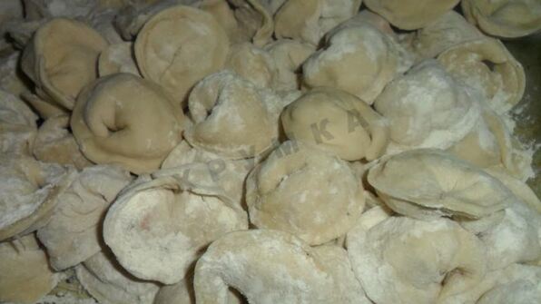 пельмени с креветками и сыром