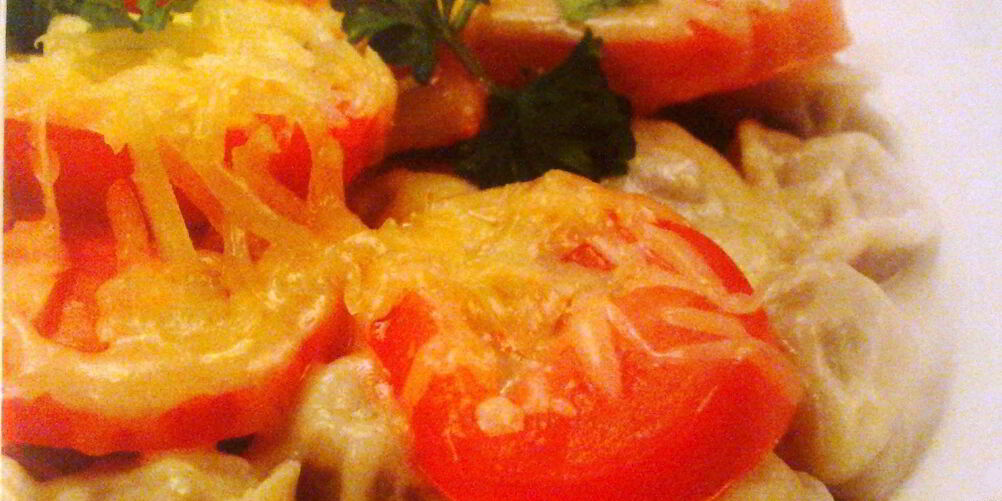 Рецепт пельменей с помидорами и сыром