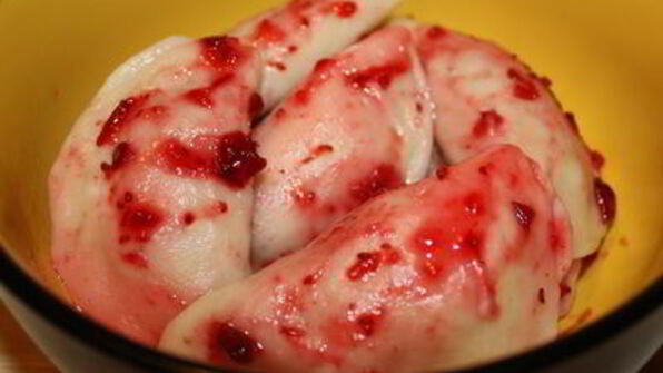 пельмени с уткой и клюквенным соусом