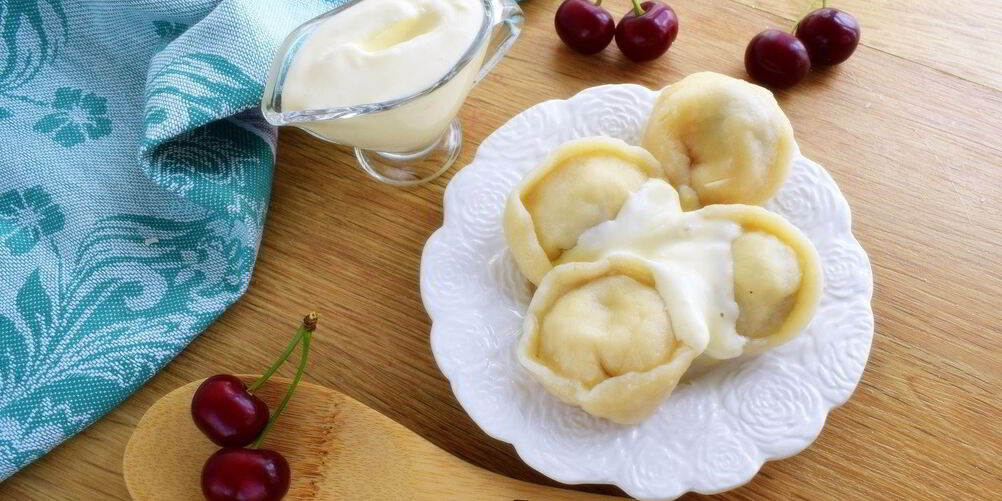 Рецепт пельменей с вишней и творогом