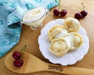 Пельмени с вишней и творогом