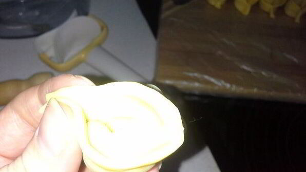 пельмени-ушки из морковного теста