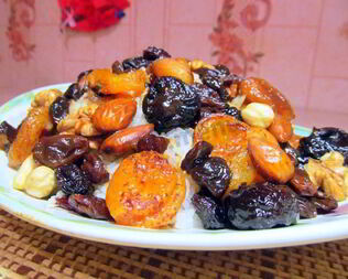 Армянский плов с изюмом и сухофруктами сладкий